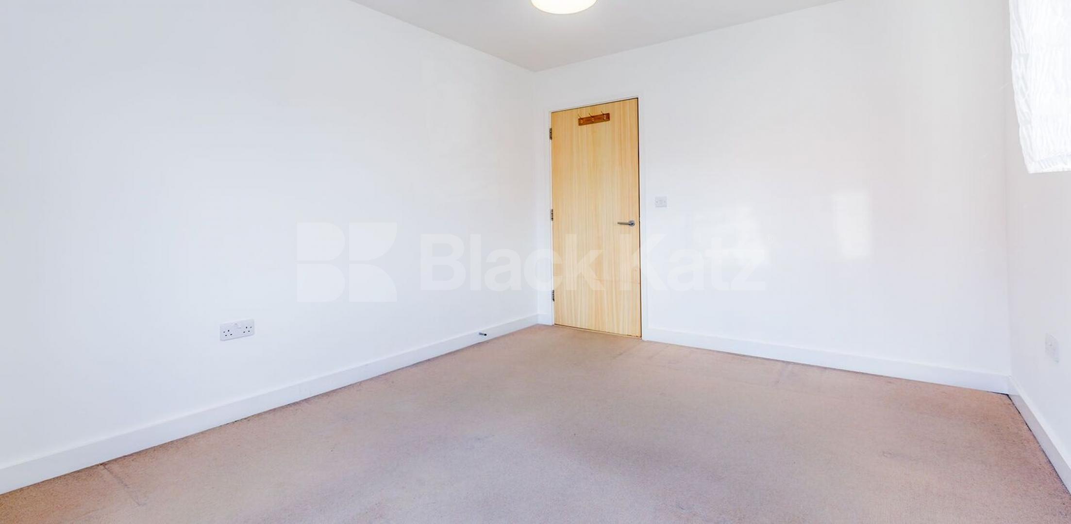 			NEW INSTRUCTION!, 2 Bedroom, 1 bath, 1 reception Apartment			 Clarendon Road , Turnpike lane