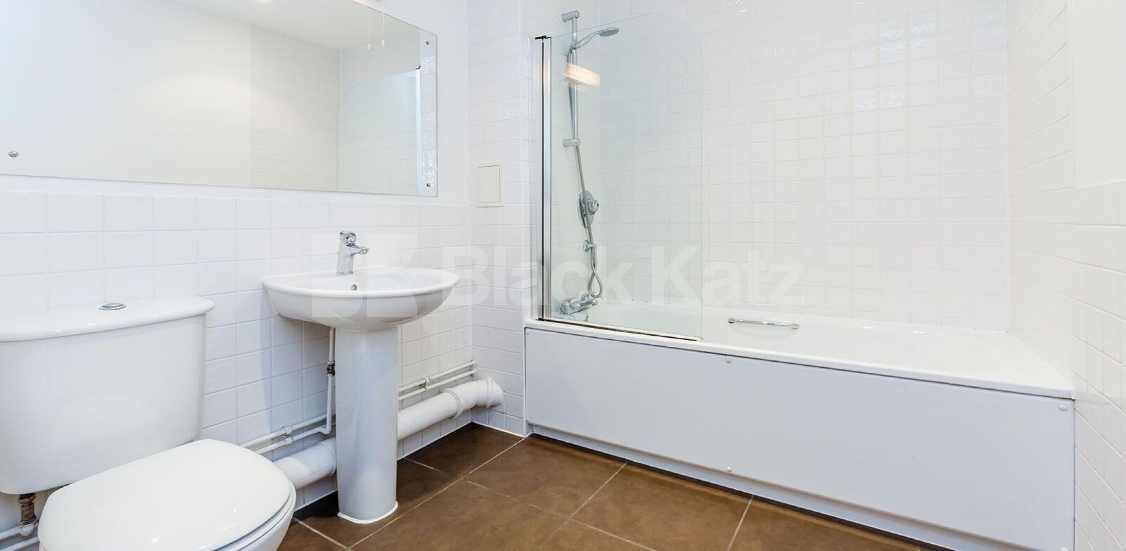 			NEW INSTRUCTION!, 2 Bedroom, 1 bath, 1 reception Apartment			 Clarendon Road , Turnpike lane