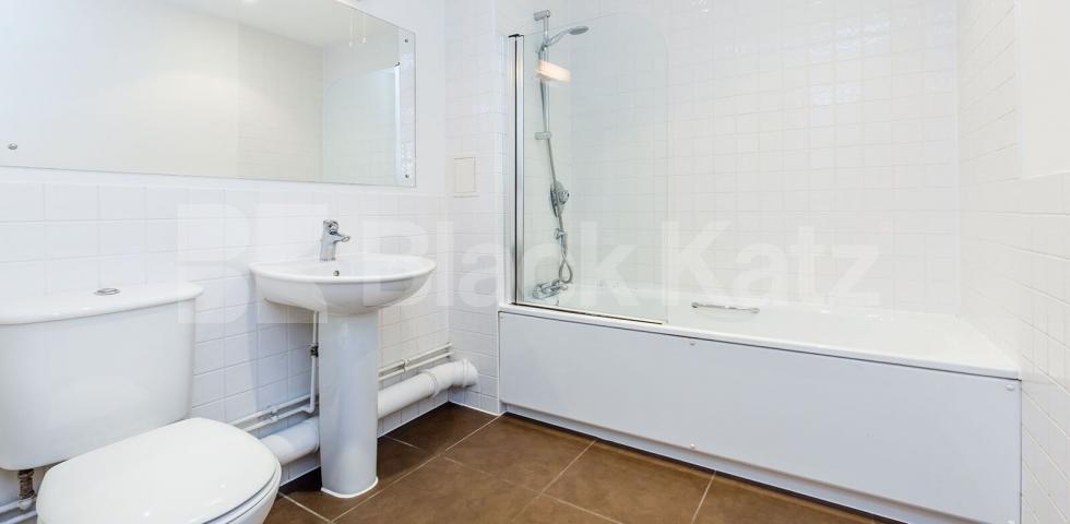 			NEW INSTRUCTION!, 2 Bedroom, 1 bath, 1 reception Apartment			 Clarendon Road , Turnpike lane