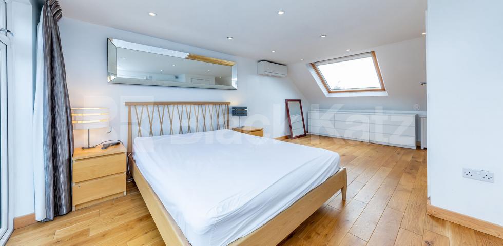 			Beautiful Family Home!, 4 Bedroom, 1 bath, 1 reception House			 Western Way , High Barnet 