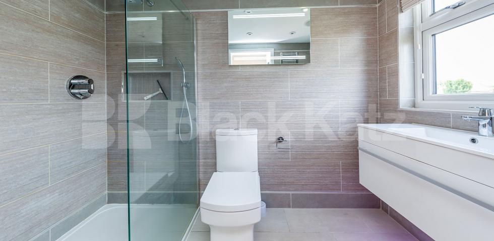 			Beautiful Family Home!, 4 Bedroom, 1 bath, 1 reception House			 Western Way , High Barnet 