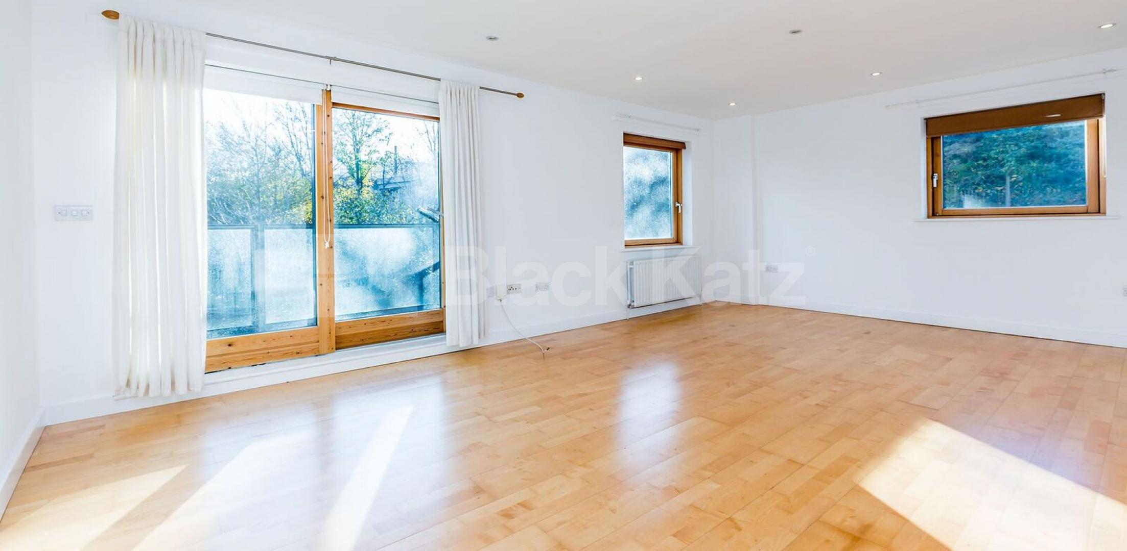 			NEW INSTRUCTION!, 2 Bedroom, 1 bath, 1 reception Apartment			 Clarendon Road , Turnpike lane