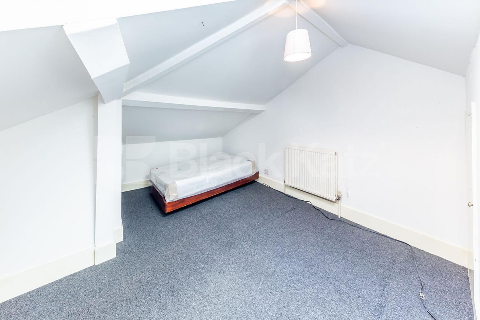 two spacious double bedrooms with a large open plan lounge close to station Camden Road, Camden Borders 