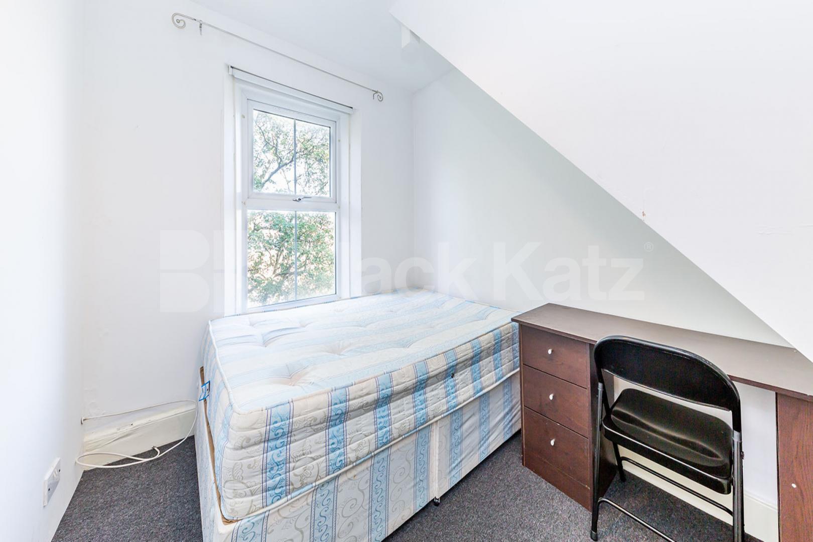 two spacious double bedrooms with a large open plan lounge close to station Camden Road, Camden Borders 