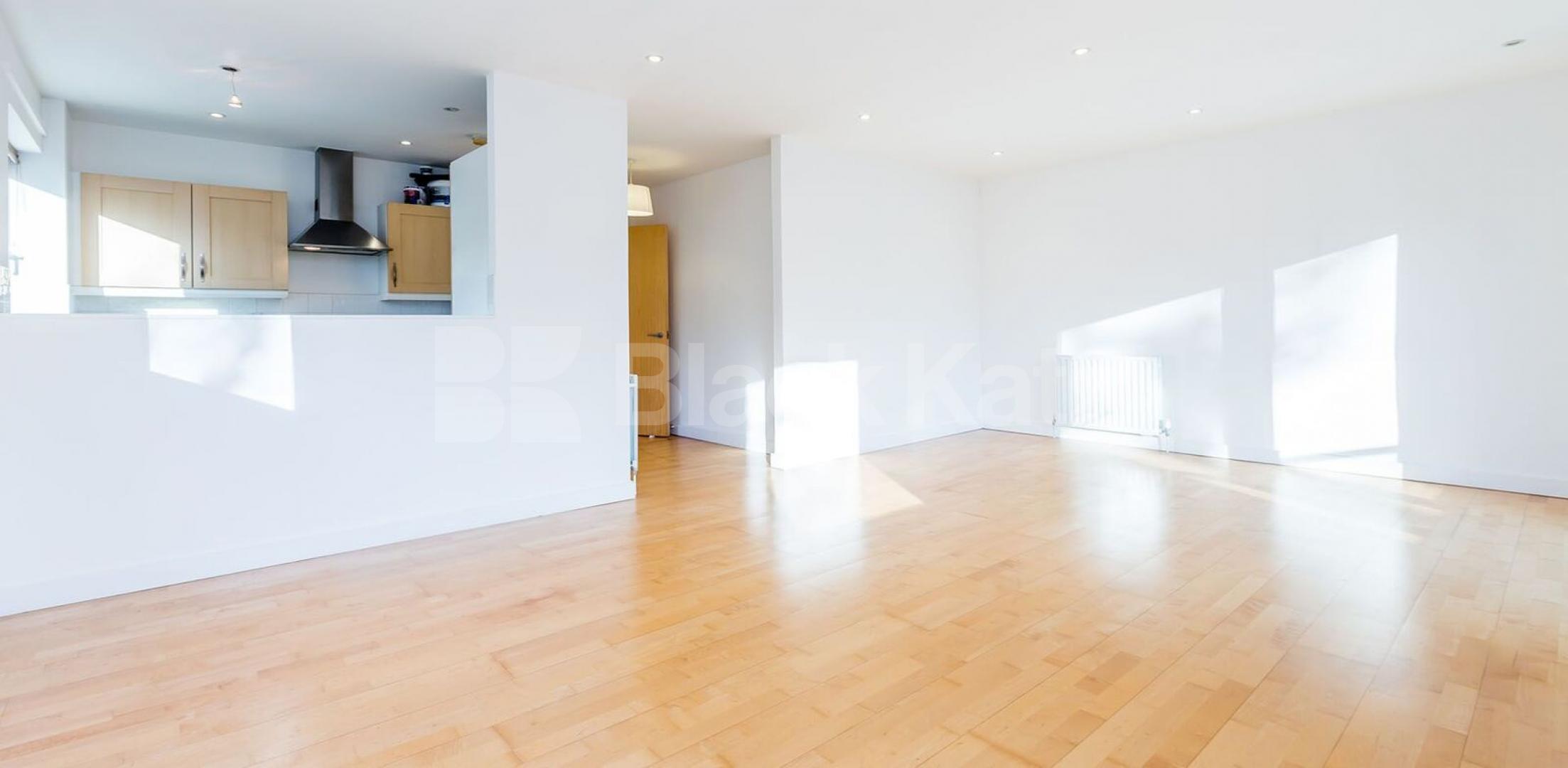 			NEW INSTRUCTION!, 2 Bedroom, 1 bath, 1 reception Apartment			 Clarendon Road , Turnpike lane