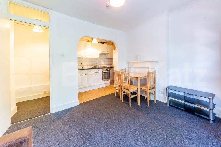 two spacious double bedrooms with a large open plan lounge close to station Camden Road, Camden Borders 