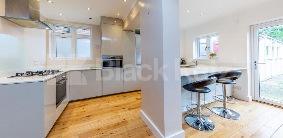 			Beautiful Family Home!, 4 Bedroom, 1 bath, 1 reception House			 Western Way , High Barnet 