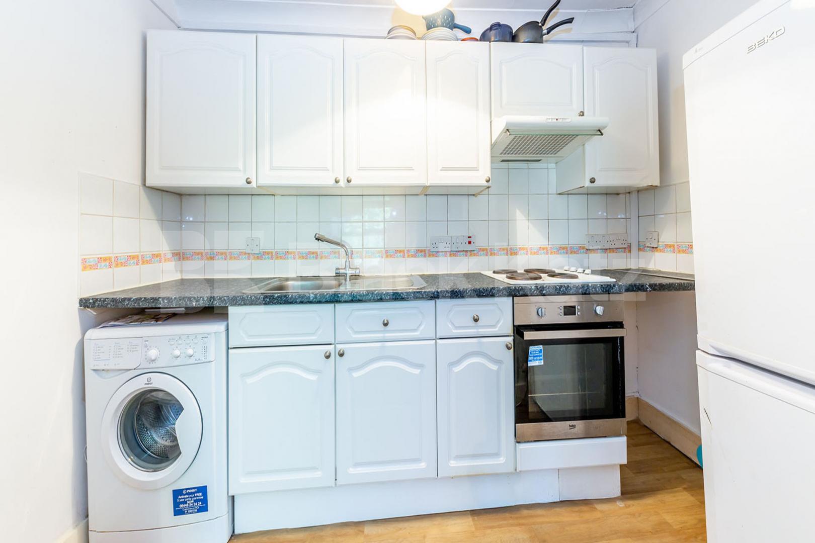 two spacious double bedrooms with a large open plan lounge close to station Camden Road, Camden Borders 