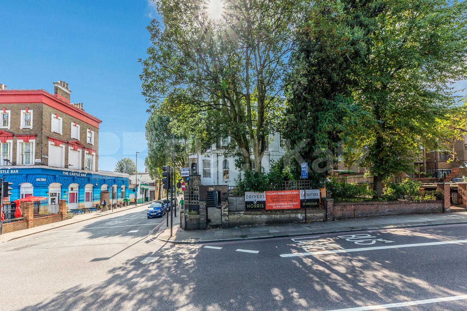 Newly refurbished split level 3 bedroom on the borders of Camden & Holloway Camden Road , Holloway / Caledonian Road