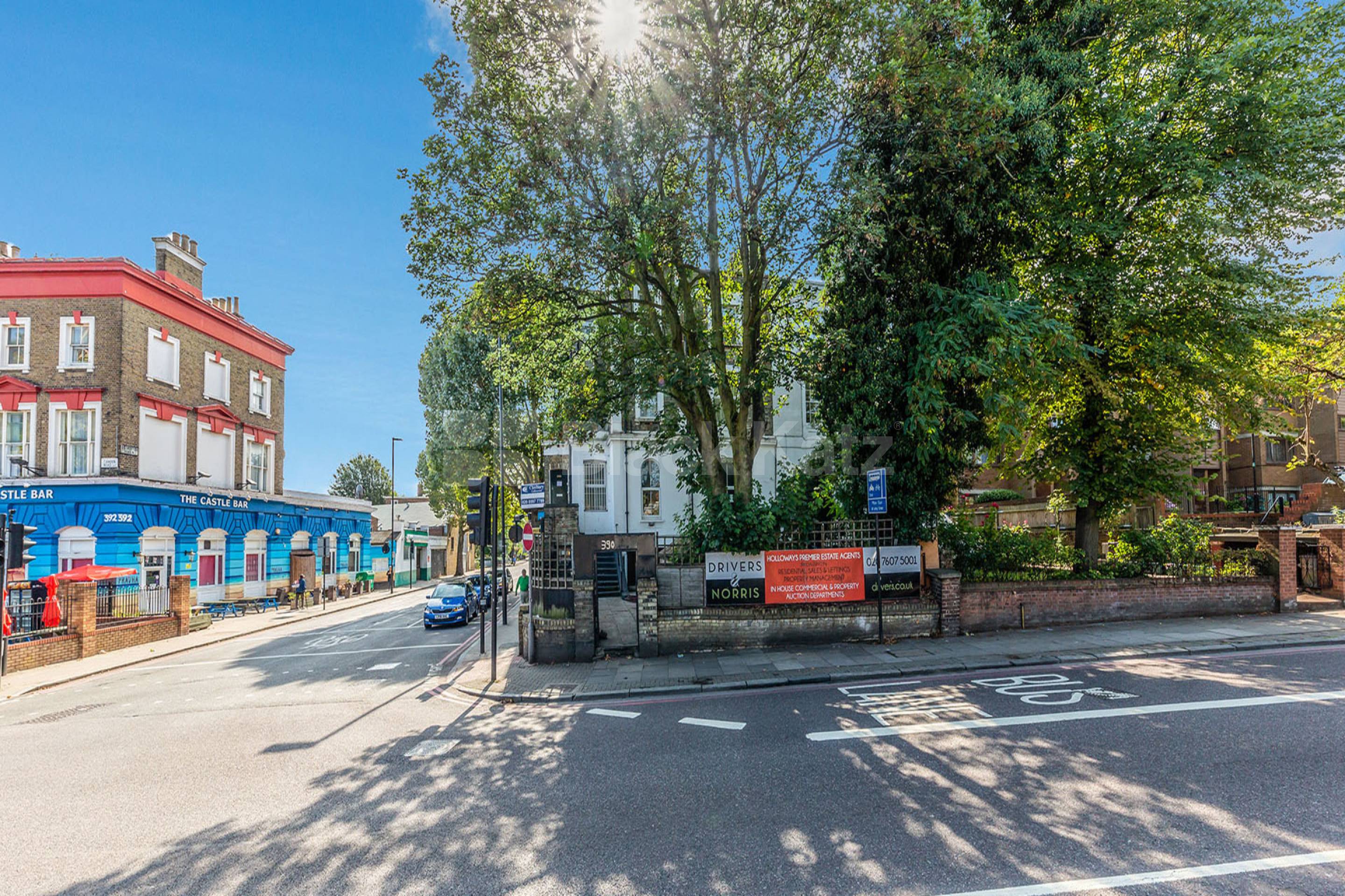 Newly refurbished split level 3 bedroom on the borders of Camden & Holloway Camden Road , Holloway / Caledonian Road N7