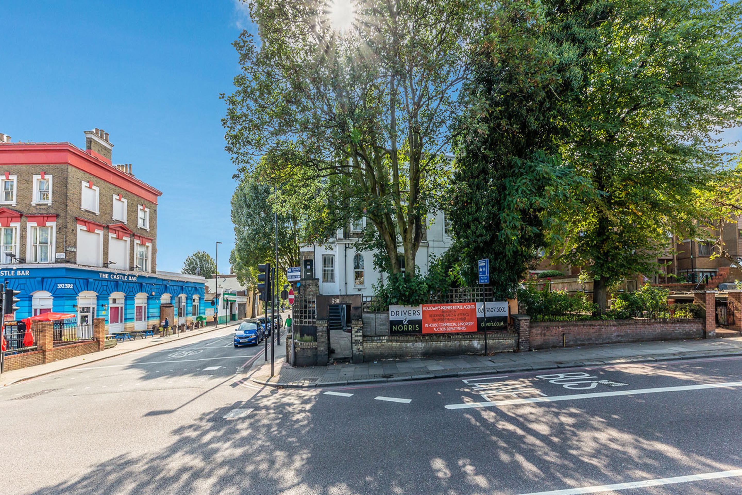 Newly refurbished split level 3 bedroom on the borders of Camden & Holloway Camden Road , Holloway / Caledonian Road N7