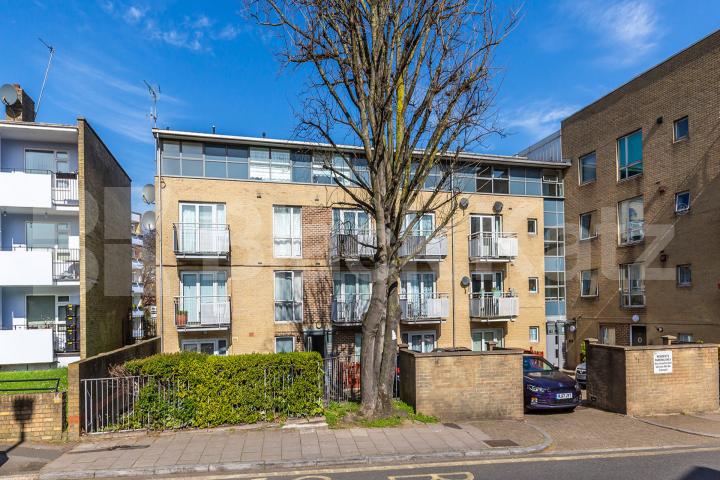 Located in a prime location in Islington and close to a station and amenities Mackenzie Road  , Caledonian Road