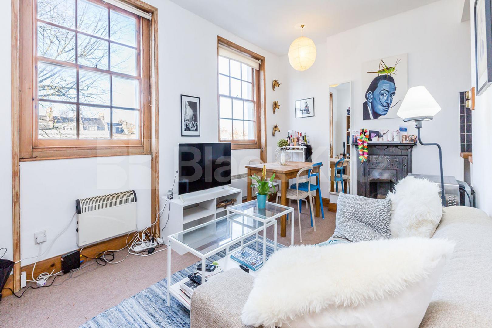 Located on one of Islington's most sought after square is this 1 bedroom flat Gibson Square, Angel