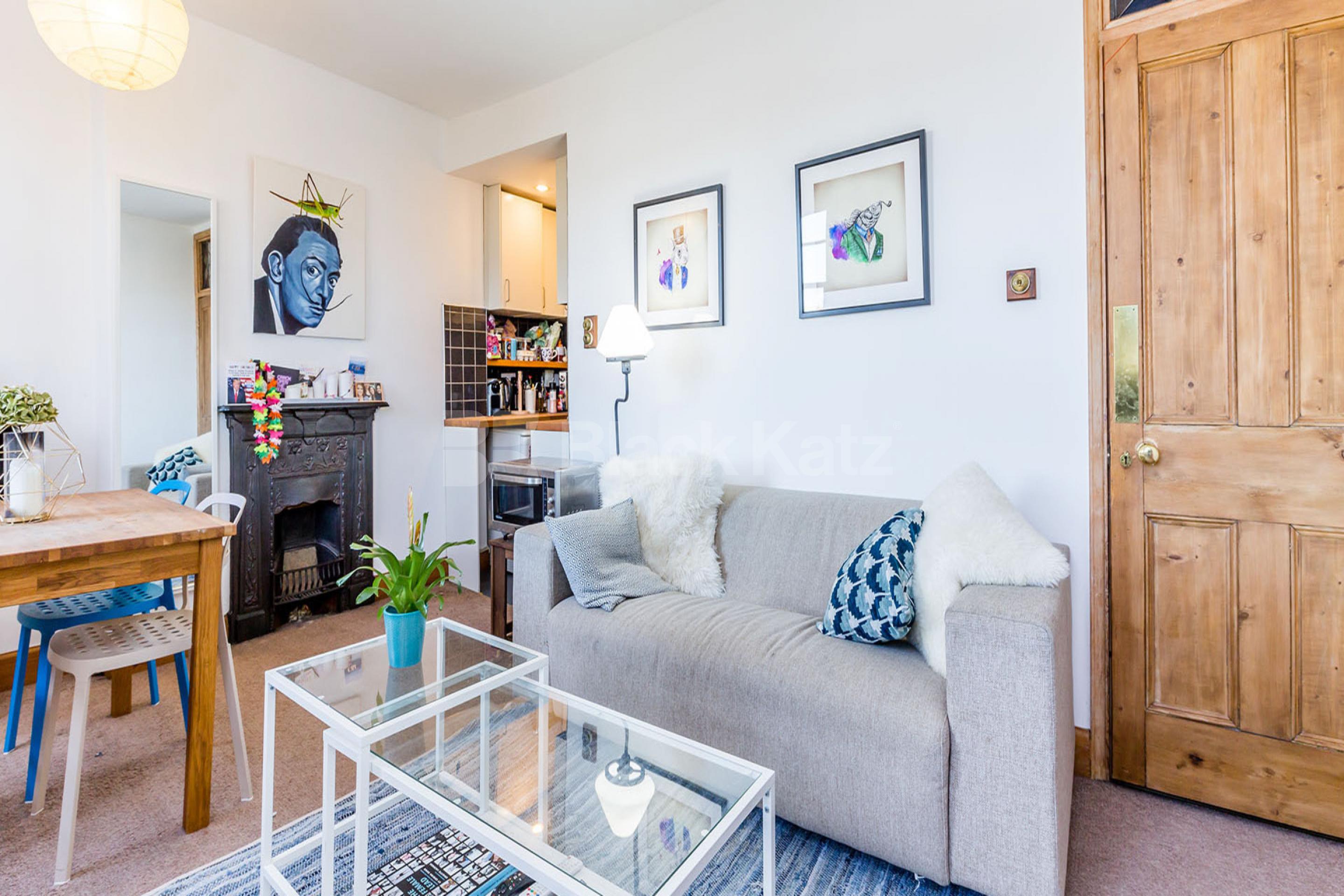 Located on one of Islington's most sought after square is this 1 bedroom flat Gibson Square, Angel N1