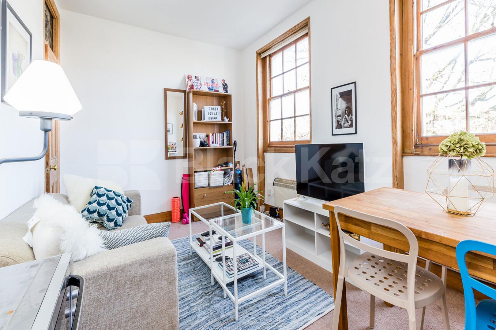 Located on one of Islington's most sought after square is this 1 bedroom flat Gibson Square, Angel