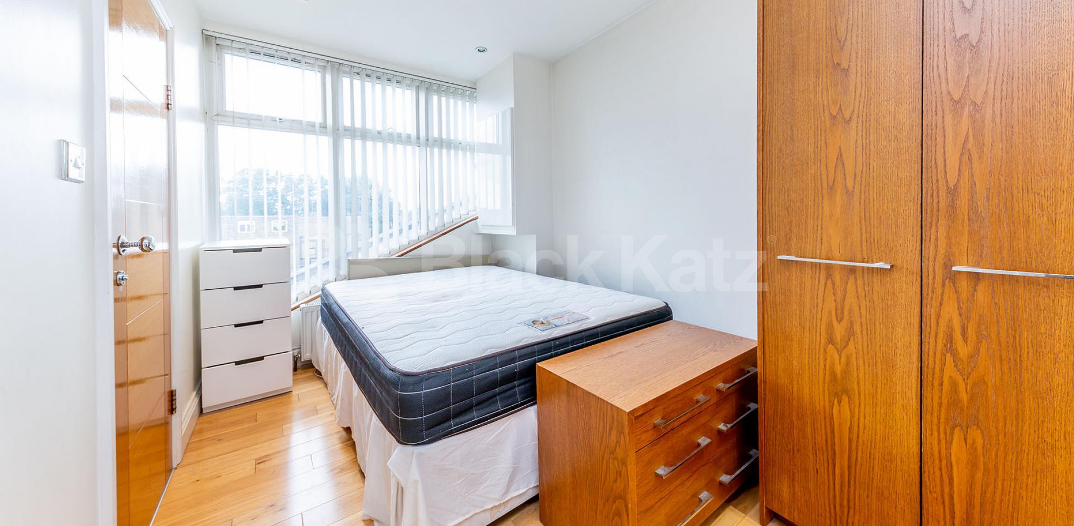 			New Instruction, Studio Apartment, 1 bath, 1 reception Flat			 Balls Pond Road, ISLINGTON N1