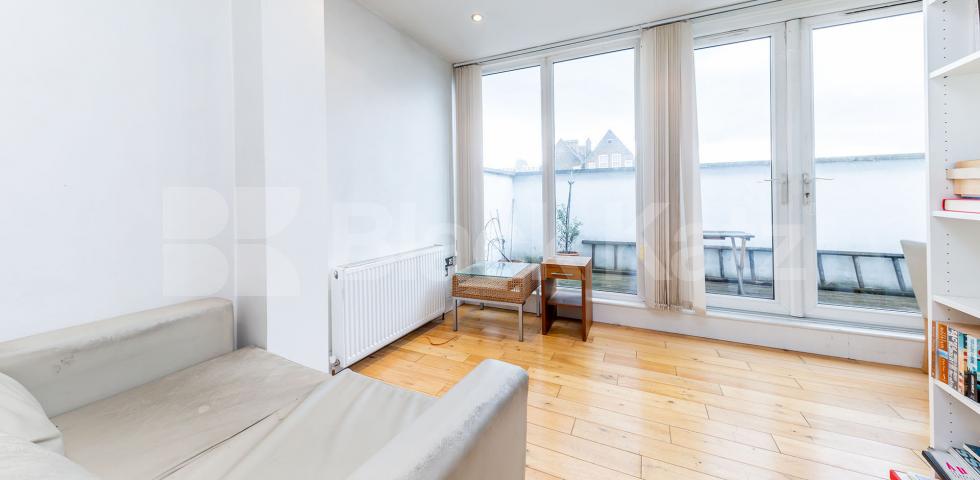 			New Instruction, Studio Apartment, 1 bath, 1 reception Flat			 Balls Pond Road, ISLINGTON N1