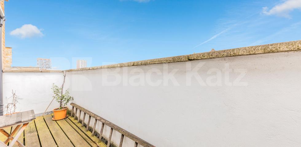 			New Instruction, Studio Apartment, 1 bath, 1 reception Flat			 Balls Pond Road, ISLINGTON N1