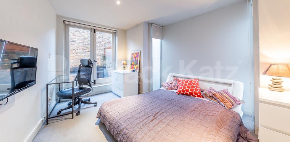 			NEW INSTRUCTION!, 2 Bedroom, 1 bath, 1 reception Apartment			 Penton Street, ANGEL