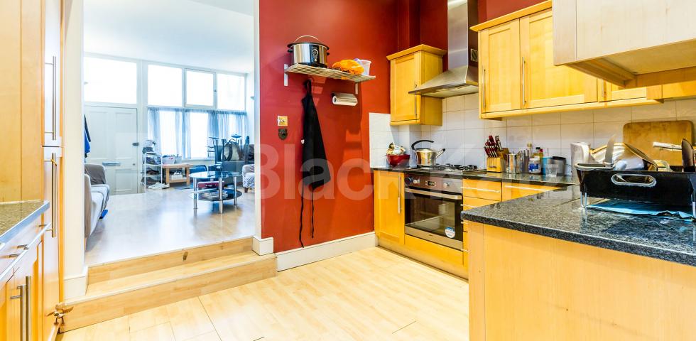 			2 BEDROOM GARDEN FLAT, 2 Bedroom, 1 bath, 1 reception Flat			 Liverpool Road, ANGEL-HIGHBURY-ISLINGTON