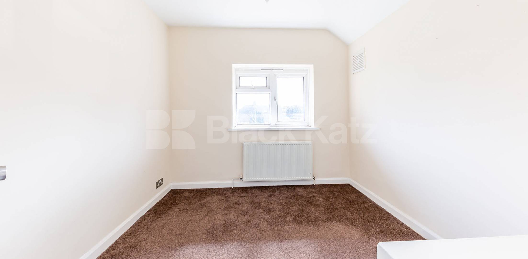 Exceptionally private surroundings 3 Bedroom House in Morton Way N14
