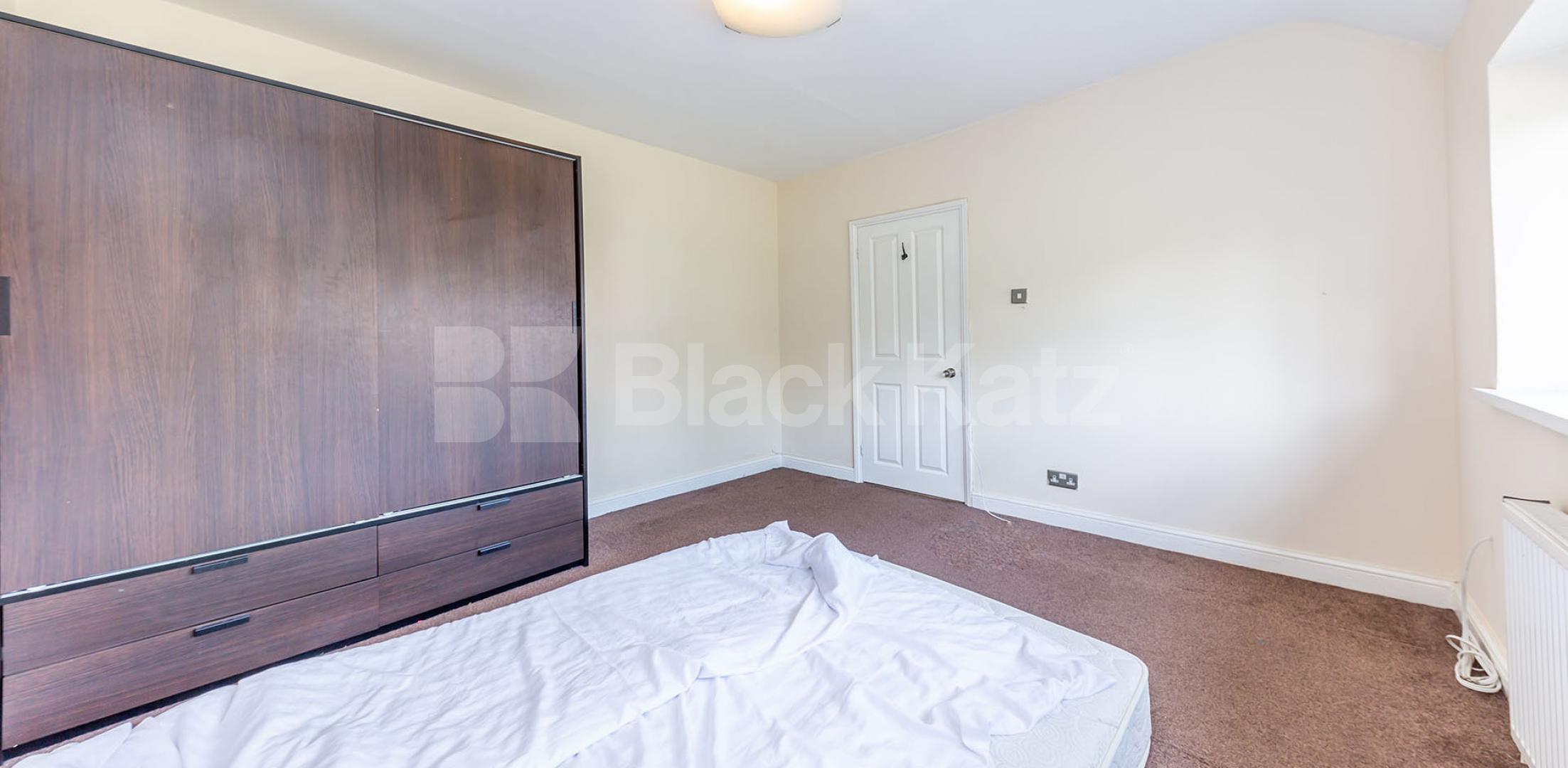 Exceptionally private surroundings 3 Bedroom House in Morton Way N14