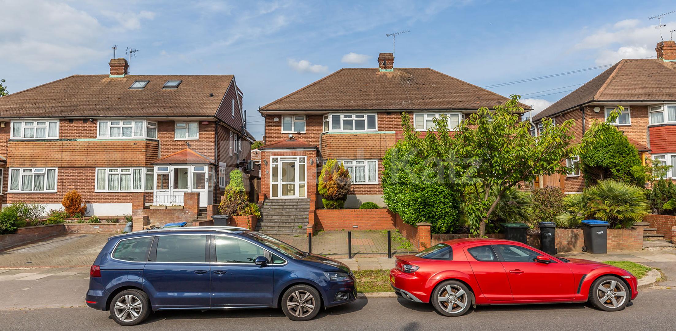 Exceptionally private surroundings 3 Bedroom House in Morton Way N14