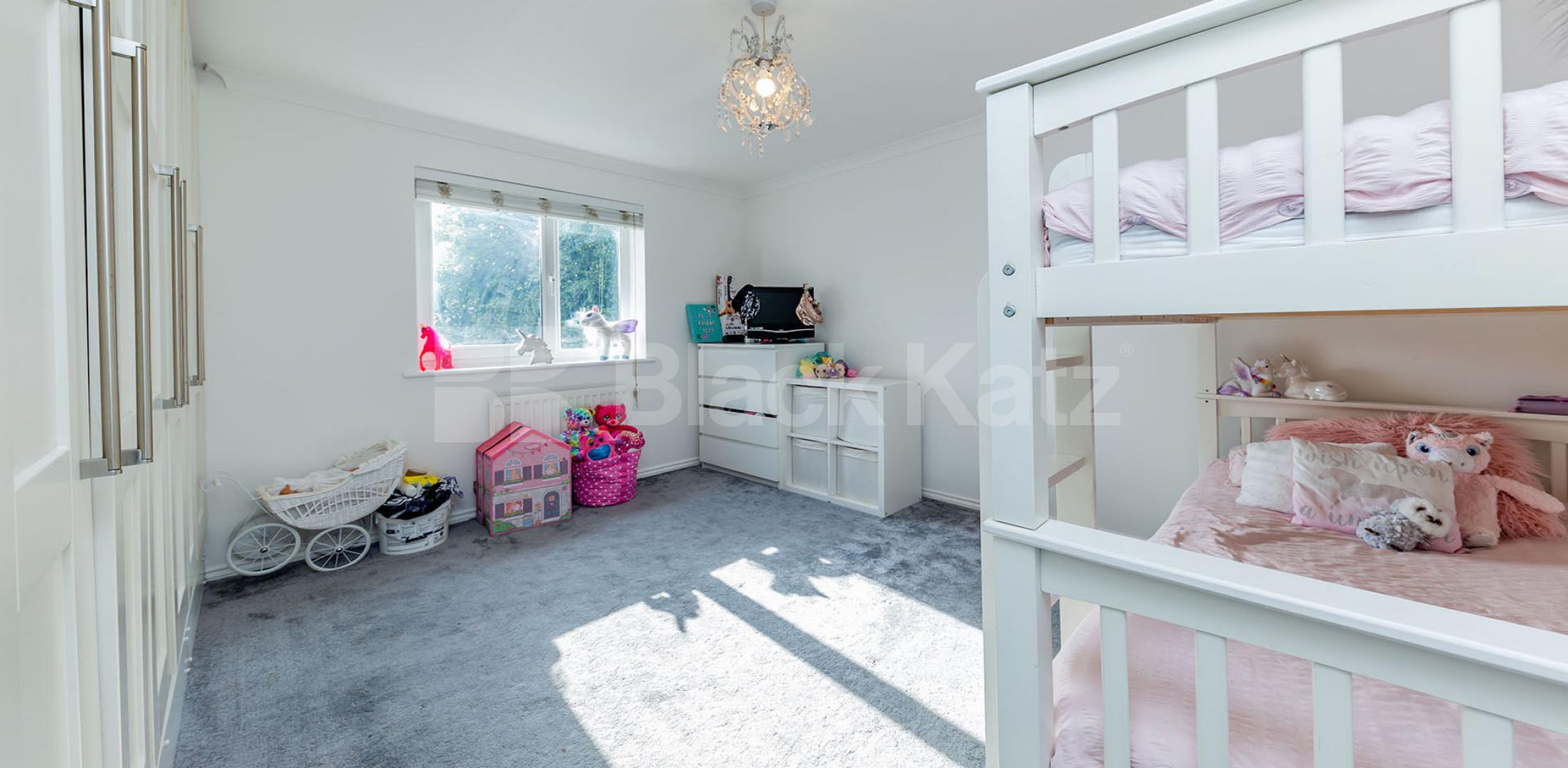 			New Instruction!, 2 Bedroom, 1 bath, 1 reception Apartment			 Montegue Close, High Barnet