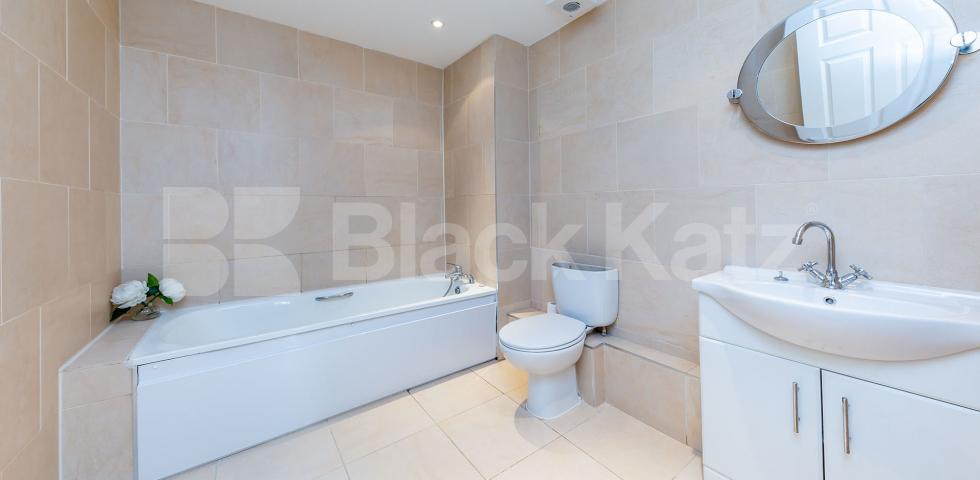 			New Instruction!, 2 Bedroom, 1 bath, 1 reception Apartment			 Montegue Close, High Barnet