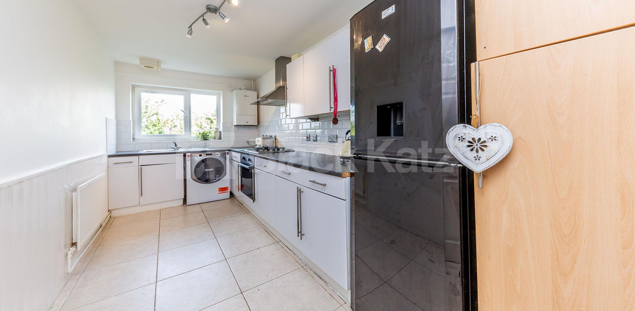 			New Instruction!, 2 Bedroom, 1 bath, 1 reception Apartment			 Montegue Close, High Barnet