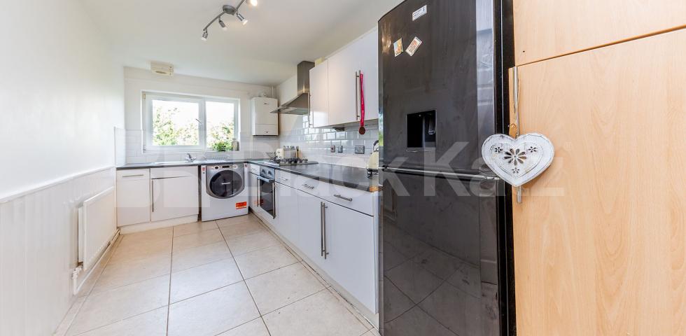 			New Instruction!, 2 Bedroom, 1 bath, 1 reception Apartment			 Montegue Close, High Barnet