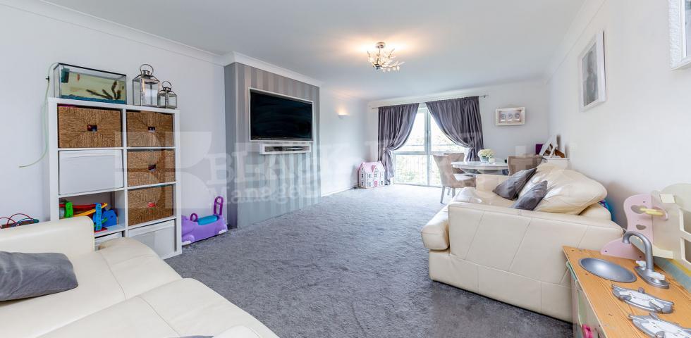 			New Instruction!, 2 Bedroom, 1 bath, 1 reception Apartment			 Montegue Close, High Barnet