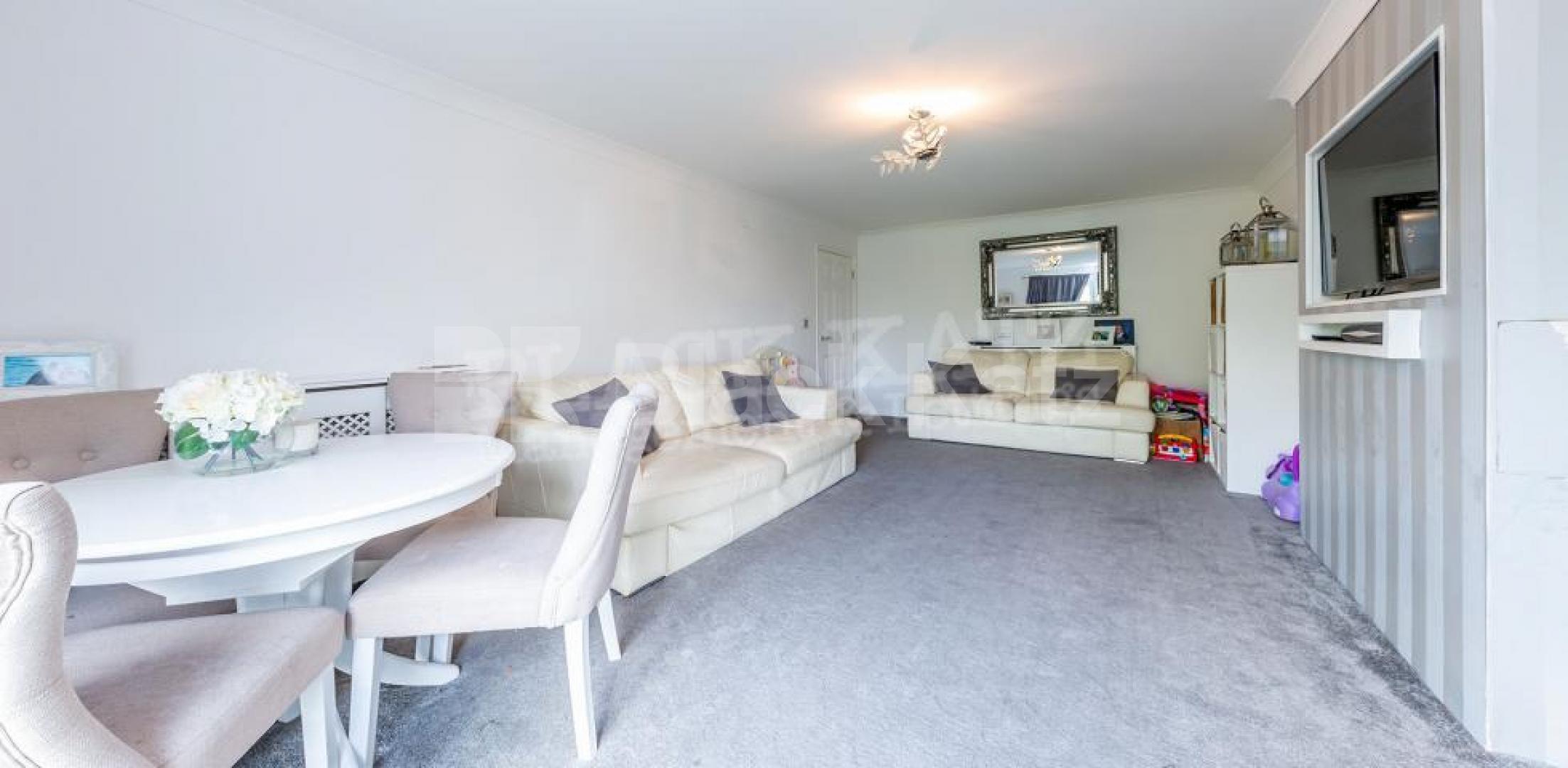 			New Instruction!, 2 Bedroom, 1 bath, 1 reception Apartment			 Montegue Close, High Barnet