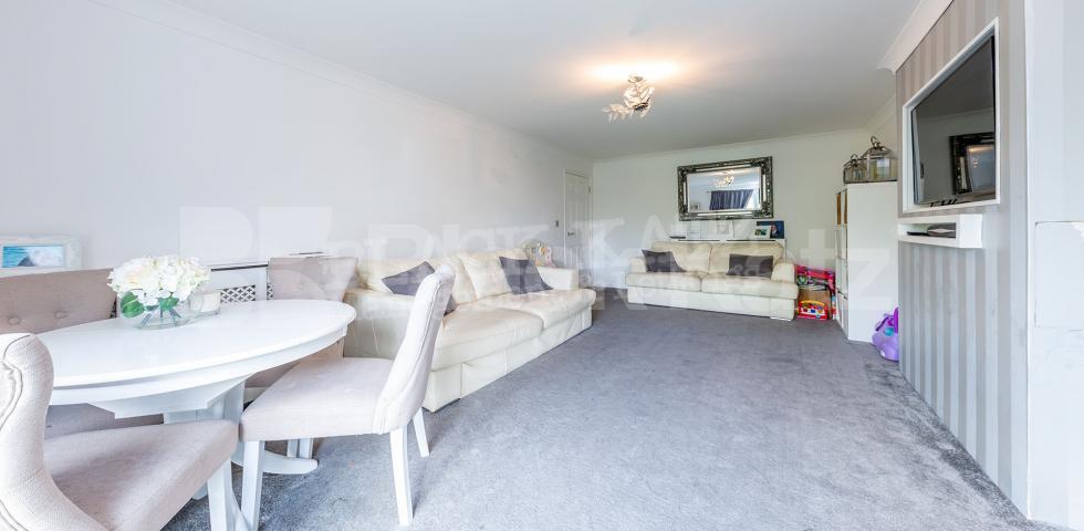 			New Instruction!, 2 Bedroom, 1 bath, 1 reception Apartment			 Montegue Close, High Barnet