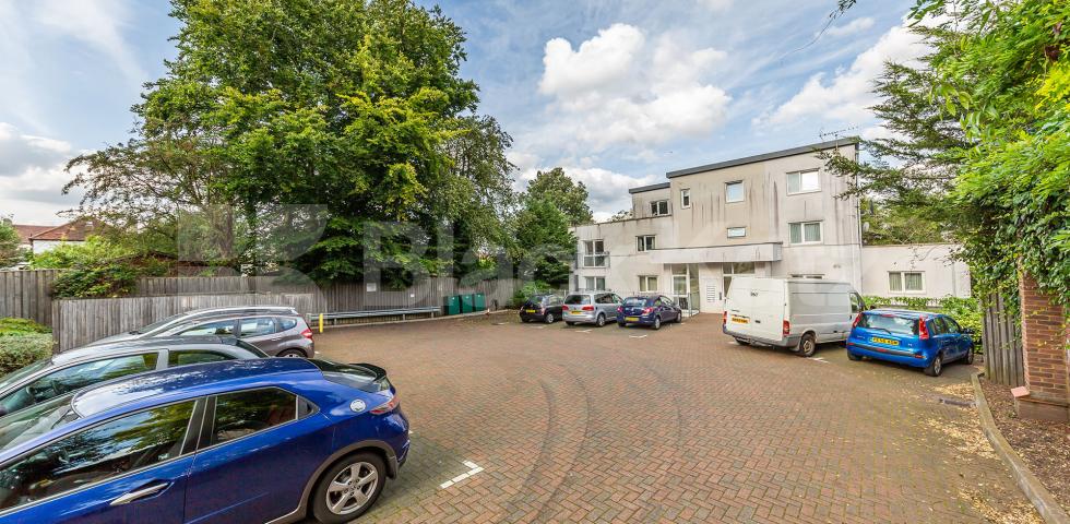 			New Instruction!, 2 Bedroom, 1 bath, 1 reception Apartment			 Montegue Close, High Barnet