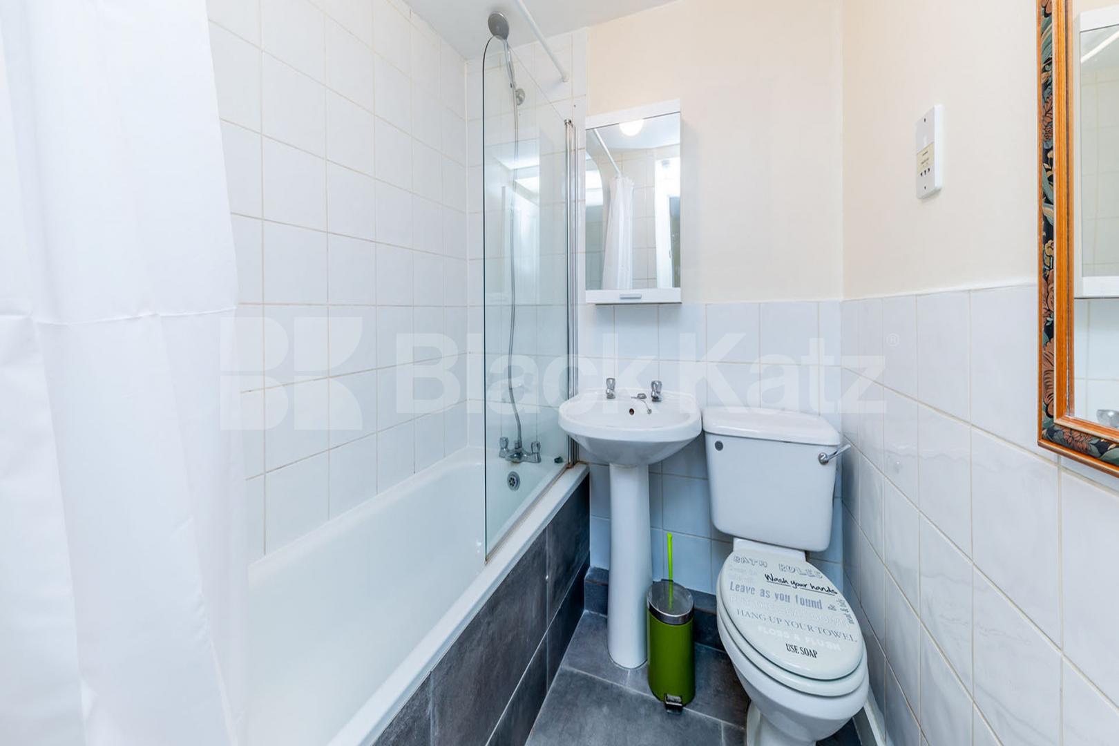 Split level 2 double bedroom apartment with private terrace Upper Street  , Highbury & Islington 