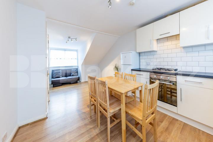 Split level 2 double bedroom apartment with private terrace Upper Street  , Highbury & Islington 