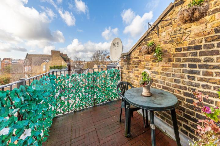 Split level 2 double bedroom apartment with private terrace Upper Street  , Highbury & Islington 