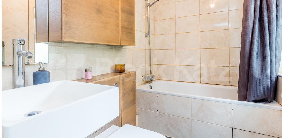 			NEW INSTRUCTION!, 2 Bedroom, 1 bath, 1 reception Apartment			 Ferme Park Road, Crouch End