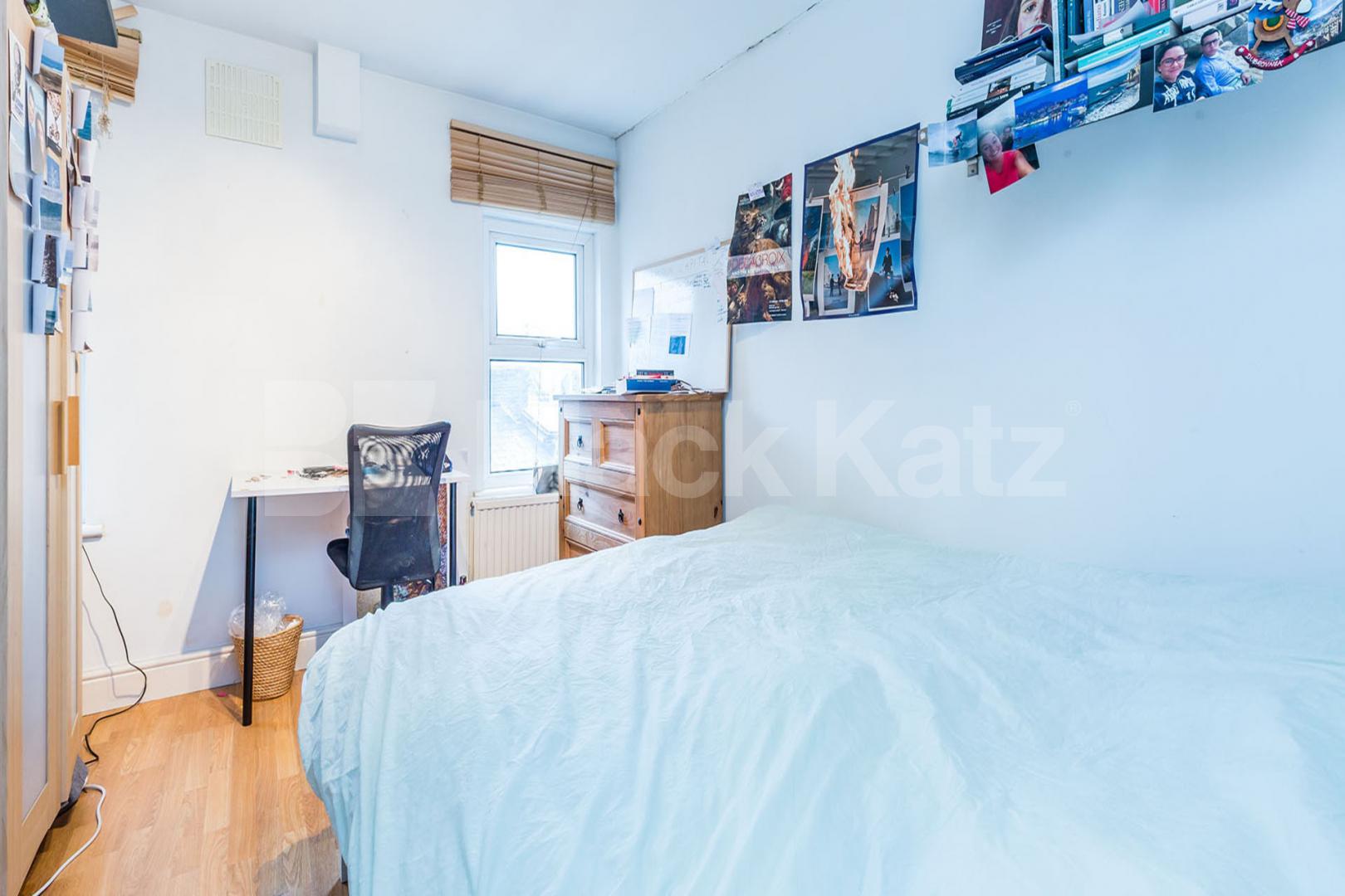 Located in zone 1 is this spacious 2 bedroom property minutes to Kings Cross Caledonian Road , Kings Cross