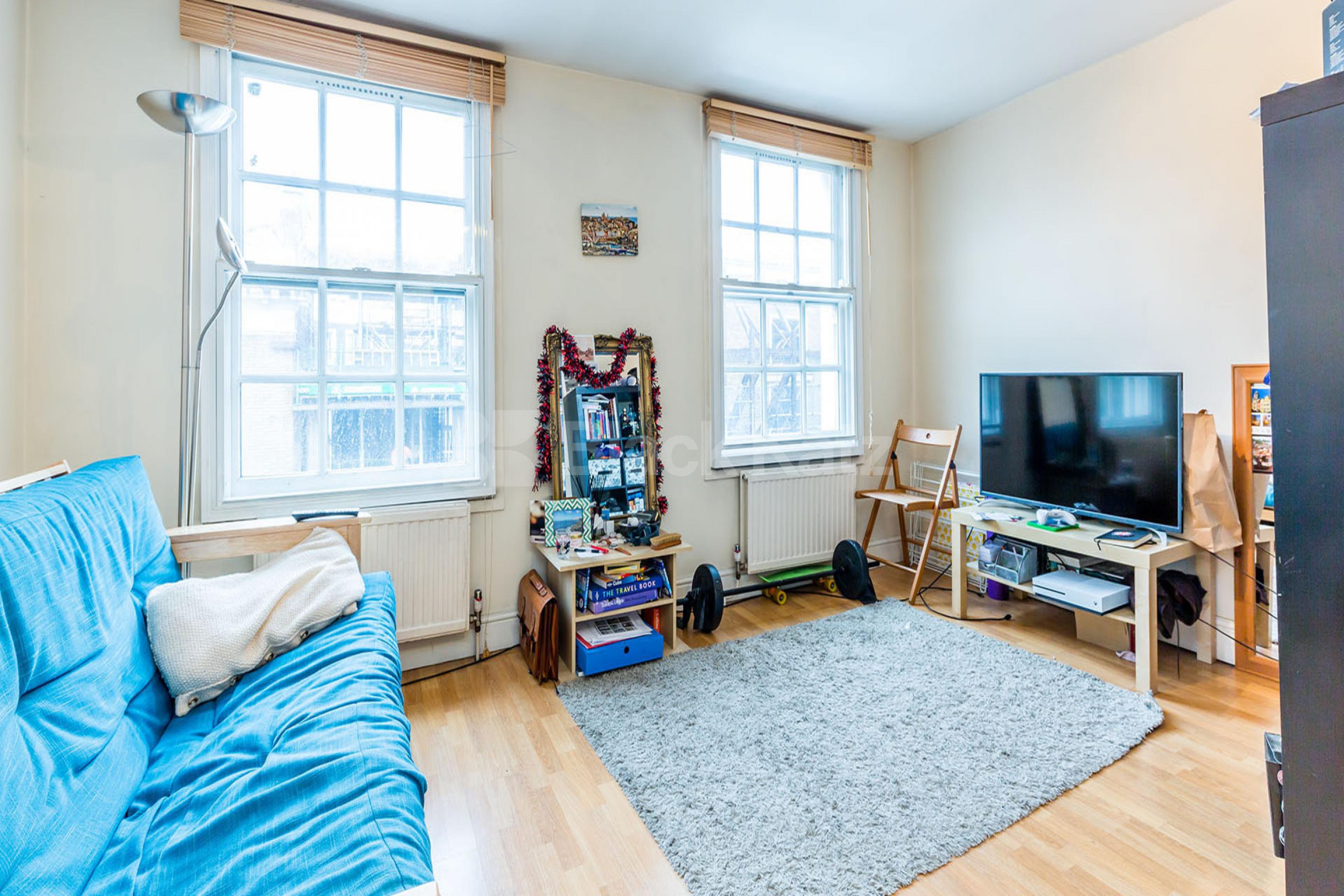 Located in zone 1 is this spacious 2 bedroom property minutes to Kings Cross Caledonian Road , Kings Cross N1
