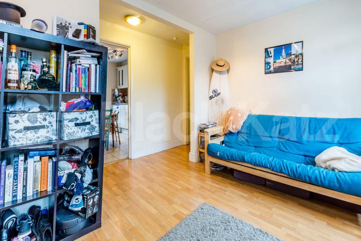 Located in zone 1 is this spacious 2 bedroom property minutes to Kings Cross Caledonian Road , Kings Cross