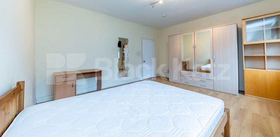 			LARGE 2 BEDROOM FLAT WITH PRIVATE TERRACE, 2 Bedroom, 1 bath, 1 reception Apartment			 Caledonian Road  , KINGS CROSS 