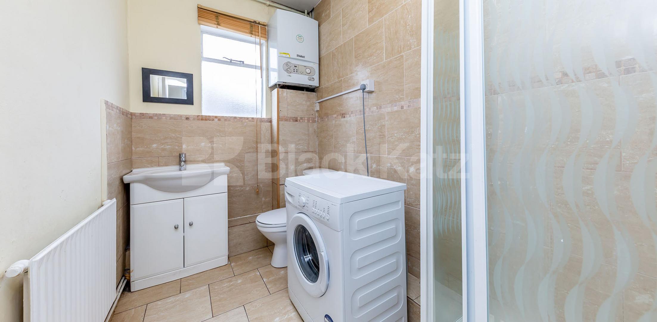 			LARGE 2 BEDROOM FLAT WITH PRIVATE TERRACE, 2 Bedroom, 1 bath, 1 reception Apartment			 Caledonian Road  , KINGS CROSS 