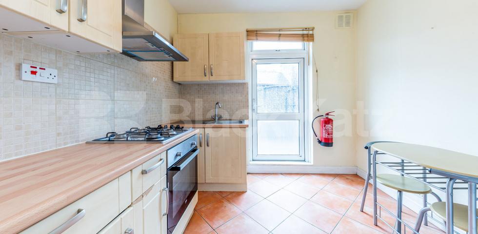 			LARGE 2 BEDROOM FLAT WITH PRIVATE TERRACE, 2 Bedroom, 1 bath, 1 reception Apartment			 Caledonian Road  , KINGS CROSS 