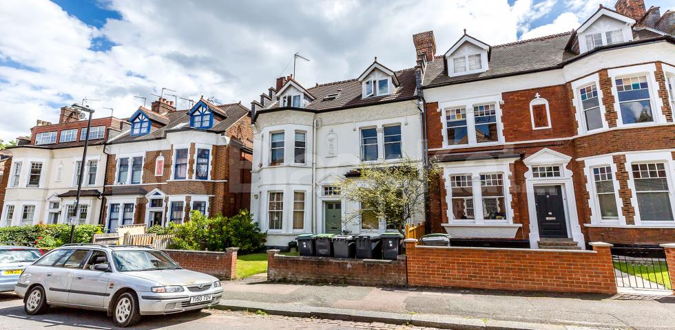 			2 Bedroom, 1 bath, 1 reception Flat			 Coleridge road, Crouch End