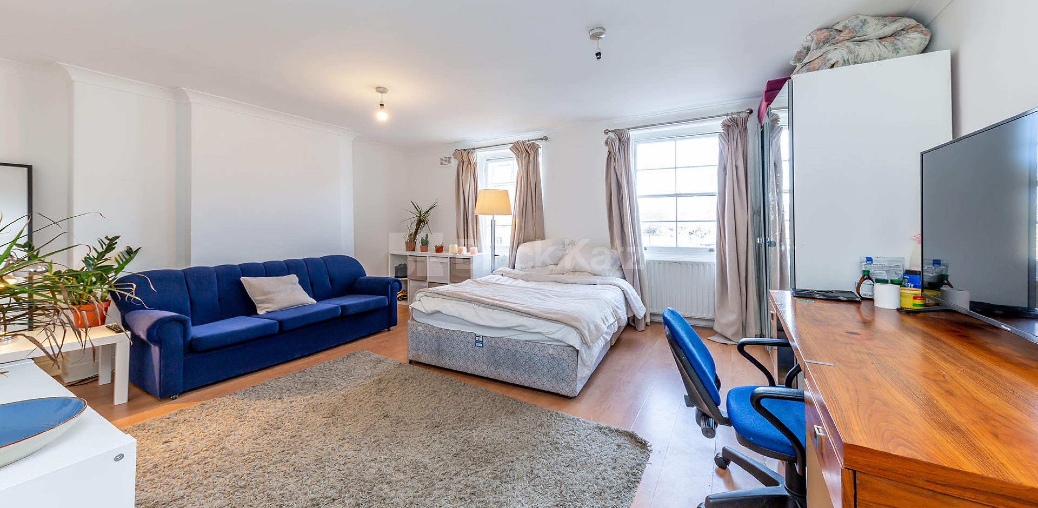 Arranged over two floors located in a period conversion on Chapel Market Chapel market, Angel N1