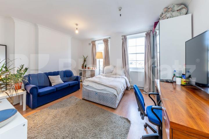 Perfect for 3 sharers located in prime zone 1 location Chapel market, Angel