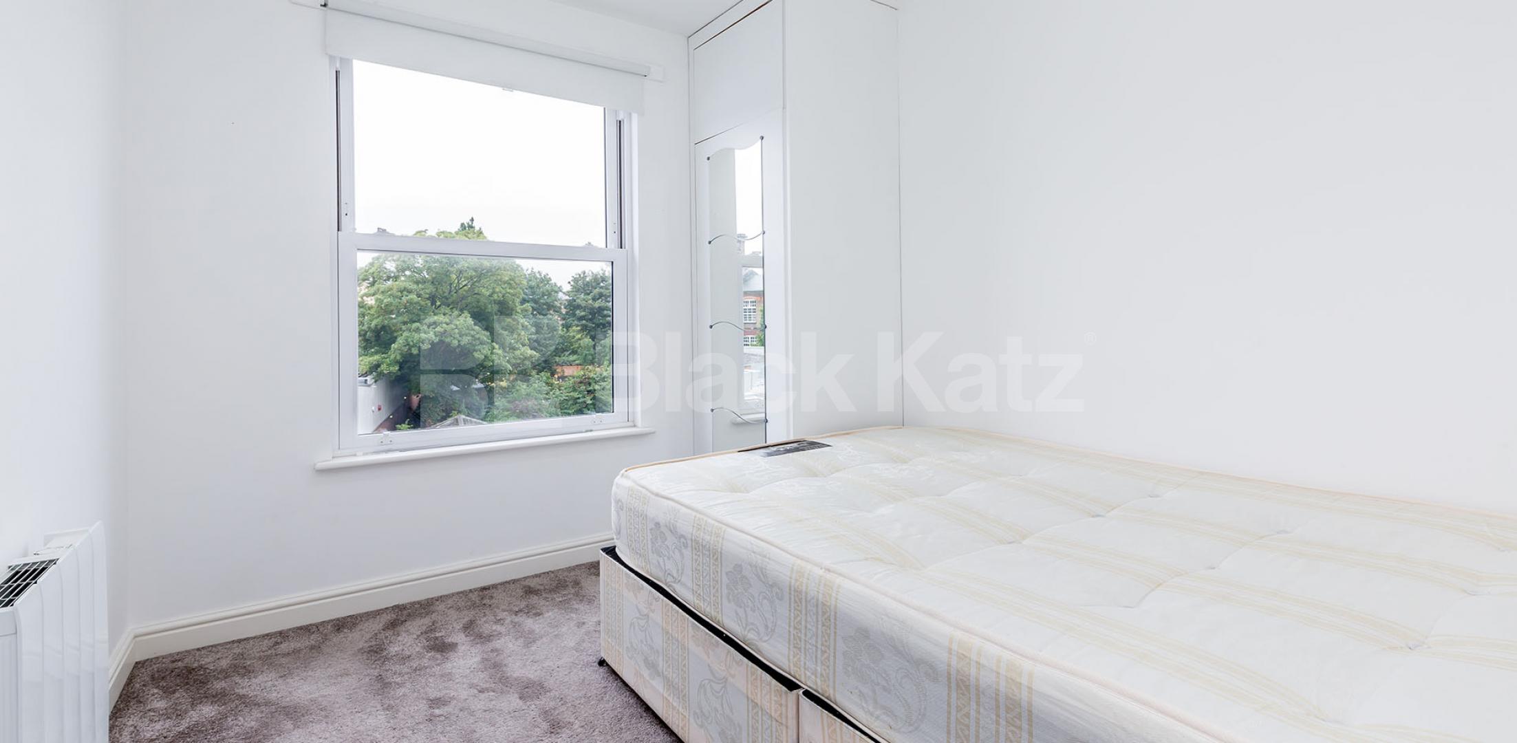 			LARGE 4 BED & LOUNGE, 4 Bedroom, 1 bath, 1 reception Apartment			 Annette Road, HOLLOWAY N7