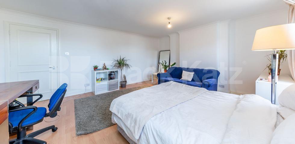 Arranged over two floors located in a period conversion on Chapel Market Chapel market, Angel